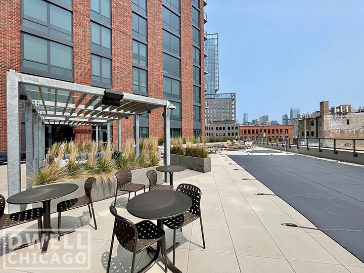 Building Photo - 710 N Aberdeen St