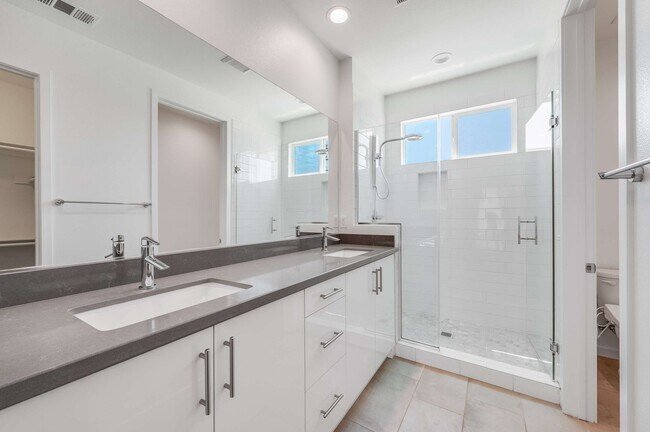 Building Photo - 4320 N Eagle Rock Blvd
