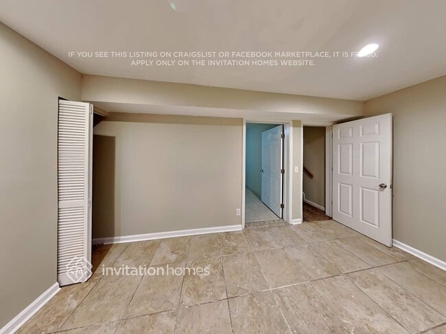 Building Photo - 3305 Catalina Dr