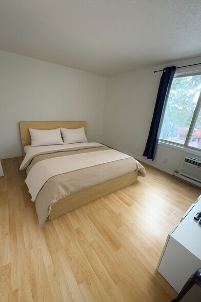 Building Photo - 274 S Main St