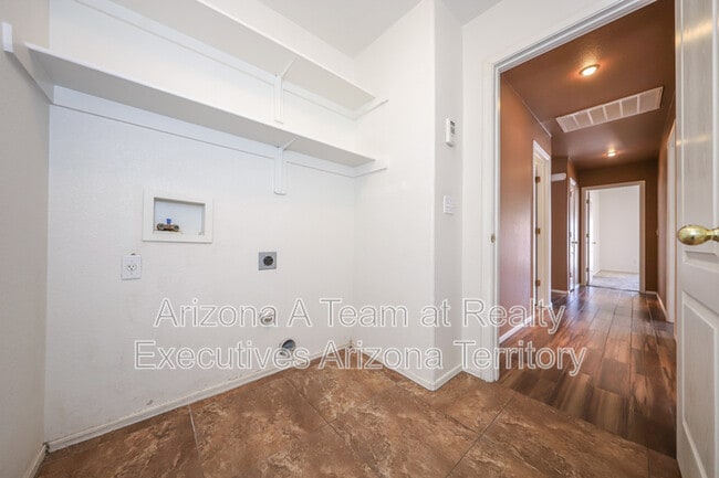 Building Photo - 8070 N Wild Aster Way