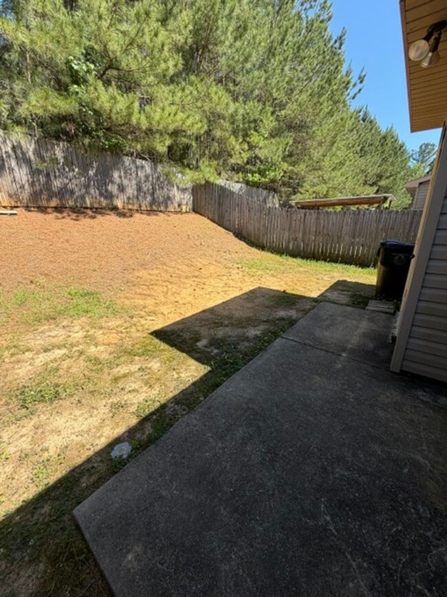 Building Photo - Charming 3 bedroom 2 bath home available now