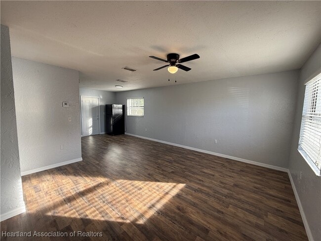 Building Photo - 523 Las Palmas Cir