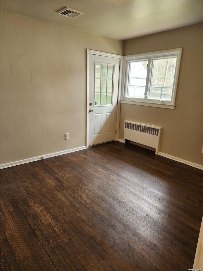 Building Photo - 14 Oakwood Rd