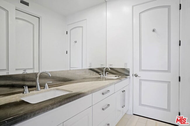 Building Photo - 5309 Louise Ave