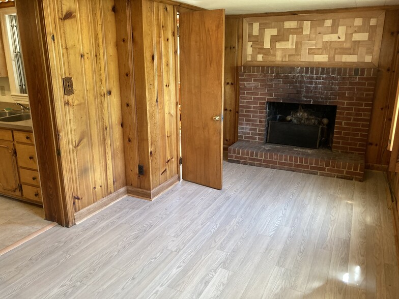 Building Photo - 4728 Eden Dr NW