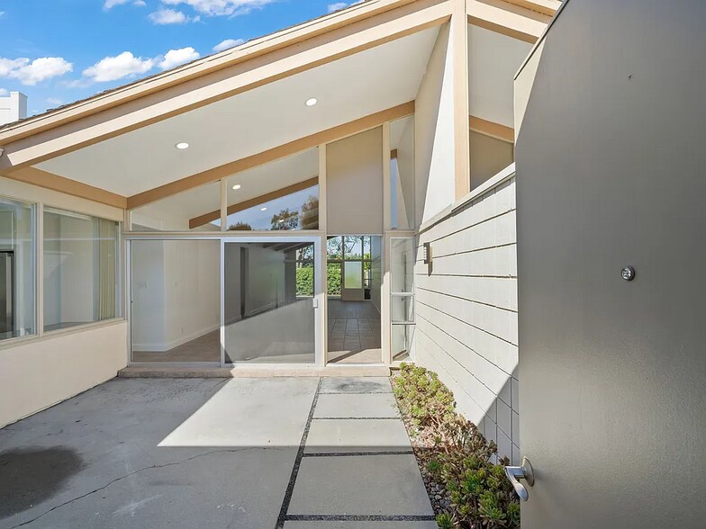Building Photo - 4174 Del Mar Ave