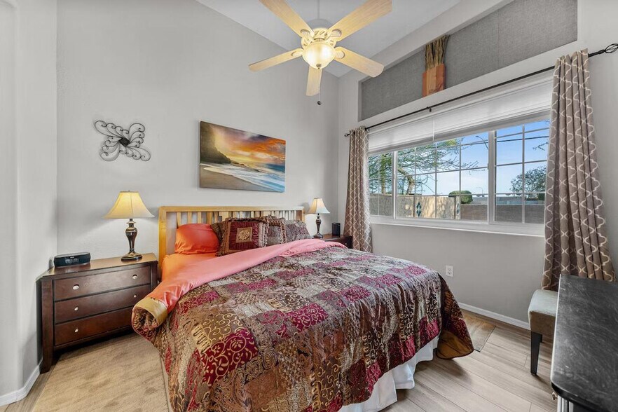 Building Photo - 3422 E University Dr