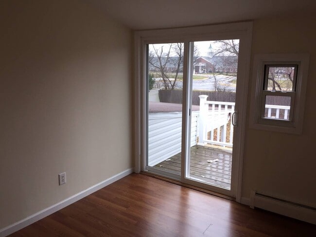 Building Photo - 68 University Heights Dr