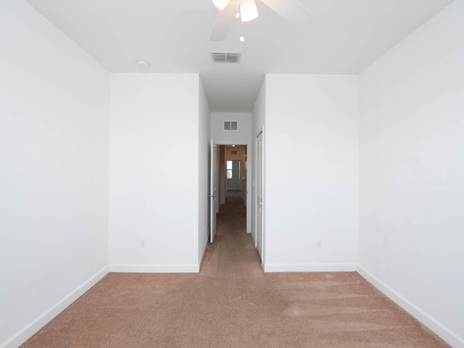 Building Photo - Newer-construction townhome in the highly desirable Lorraine Lakes