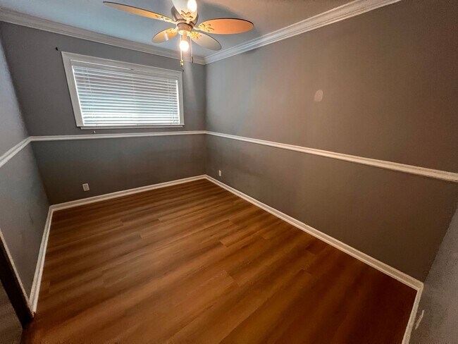 Building Photo - Great one story home close to TAFB