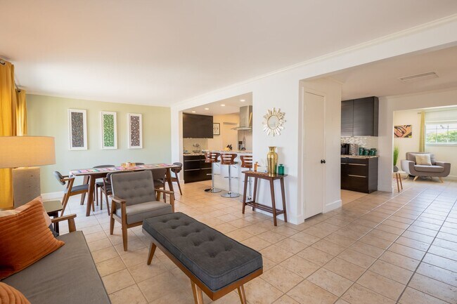 Building Photo - Family-Friendly Oasis in North Palm Springs