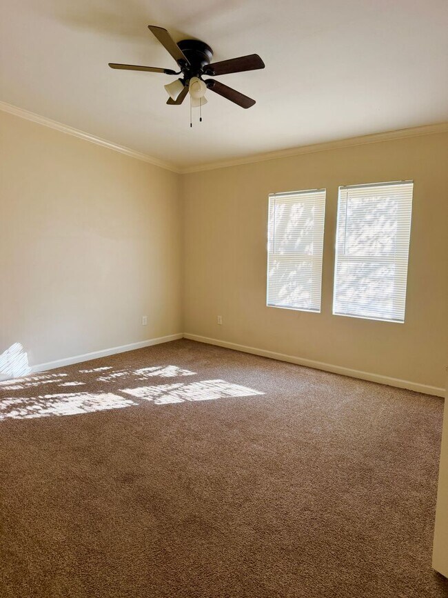 Building Photo - 218 Wind Haven Dr