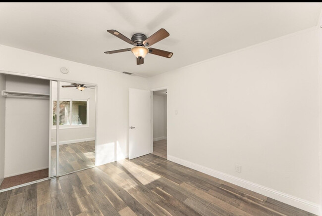 Primary Photo - 2425 Edison Ave