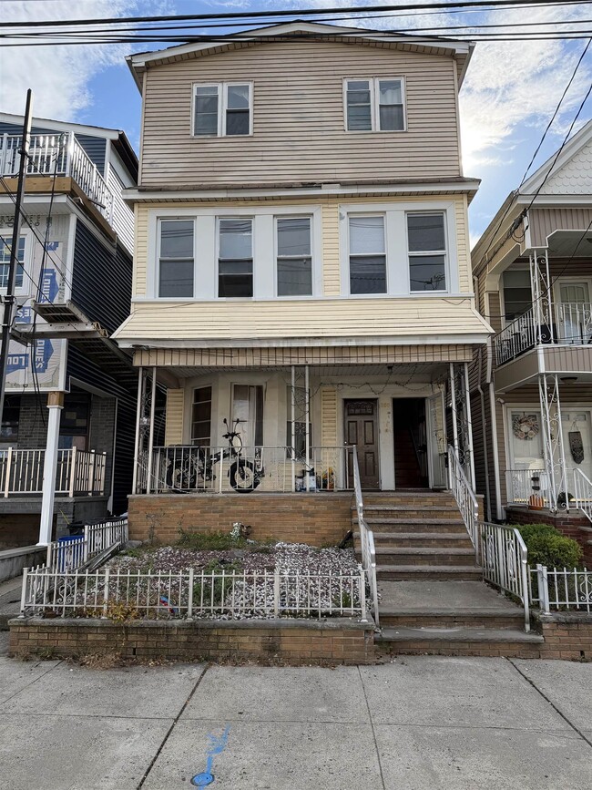 Building Photo - 358 Avenue A