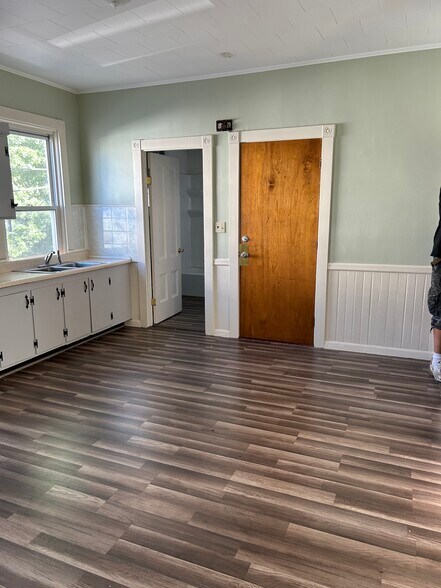 Building Photo - 50 Thompson St