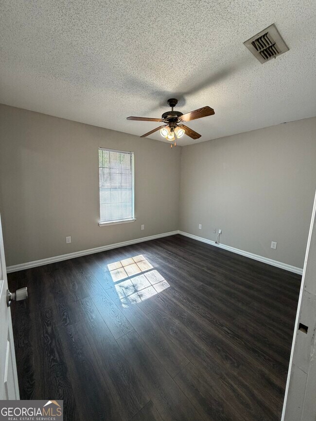 Building Photo - 73 Talbot Ct