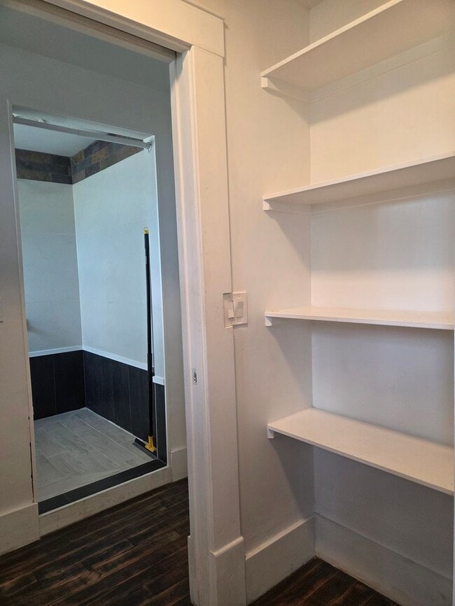 Building Photo - Move in Ready Historic Home in Downtown Cl...