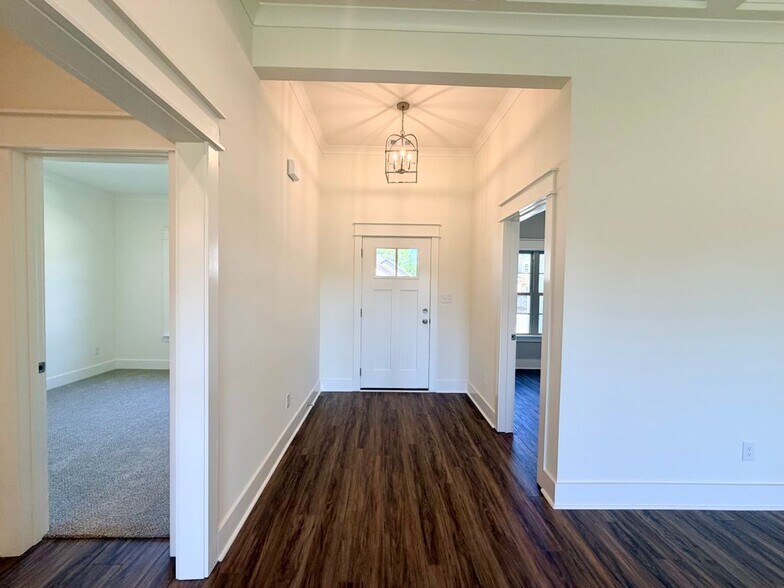 Building Photo - 513 Bristleleaf Path