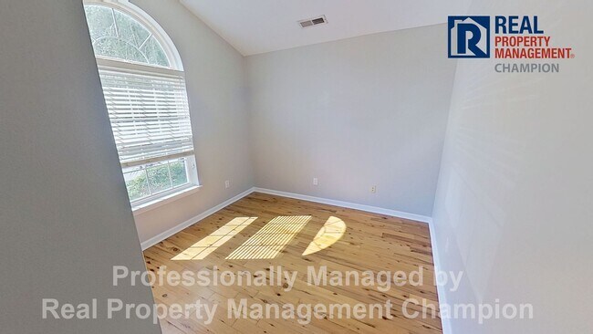 Building Photo - 3825 Mayfield Ct