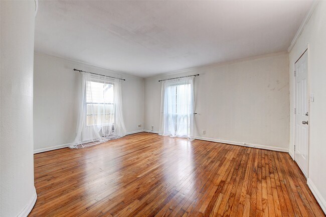 Building Photo - 2509 Shakespeare St