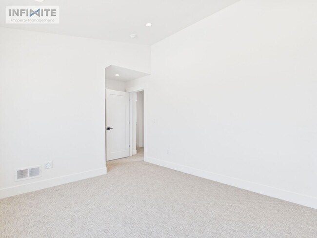 Building Photo - 374 Cushing Ln