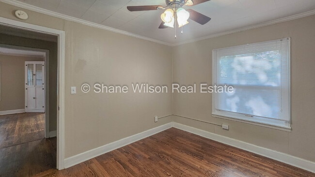 Building Photo - 1114 Rockway Dr