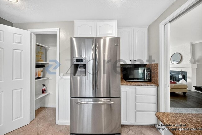 Building Photo - 353 S Heatherstone St