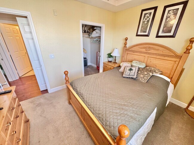 Building Photo - Modern condo with resort-style living in South Las Vegas