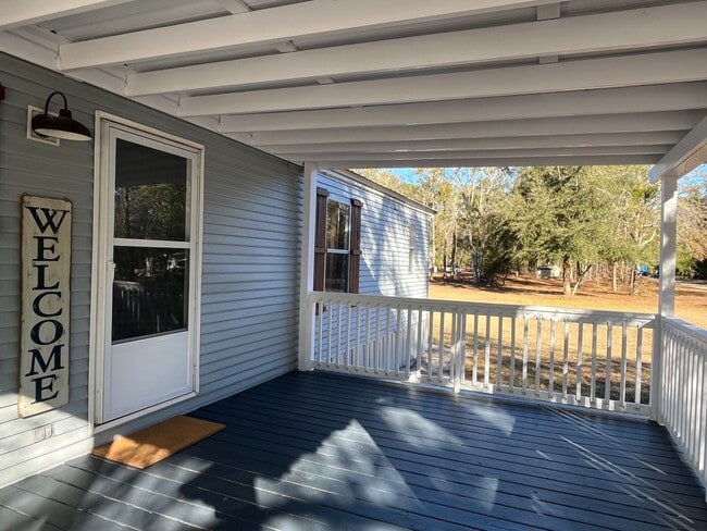 Building Photo - Newly renovated 3 Bedroom, 2 Bathroom Manufactured Home Just outside of Live Oak