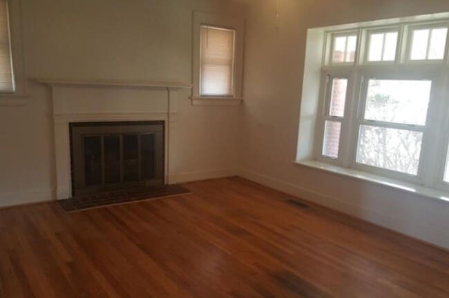 Building Photo - One Level Home on Campbell Avenue