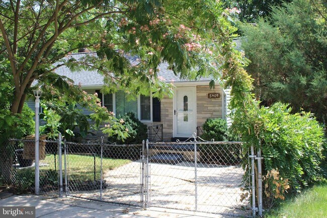 Building Photo - 5409 75th Ave