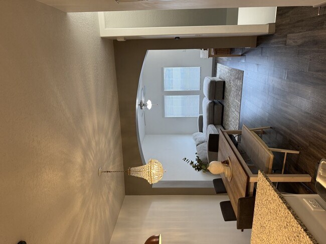 Building Photo - 635 E 380 N