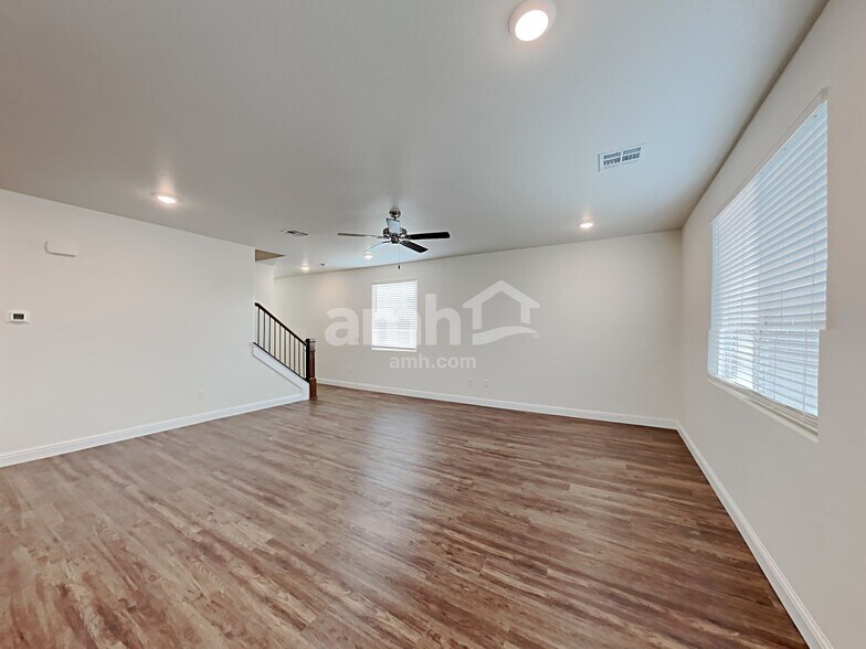 Building Photo - 9653 N Avenida Lucena