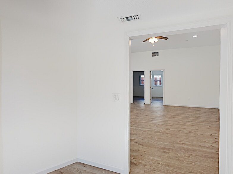 Building Photo - 2071 15th Ave