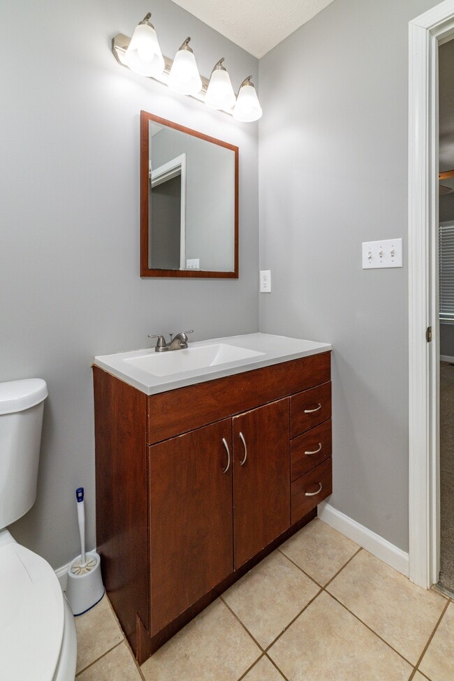 Building Photo - 2013 Paris Rd