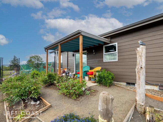 Building Photo - 5371 NE Wave Ln