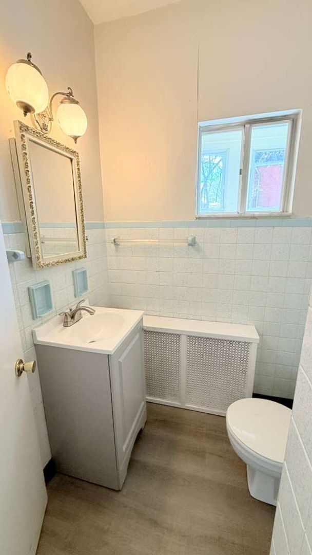 Building Photo - Spacious 4BR 1.5BA Single Family Home in Carrick