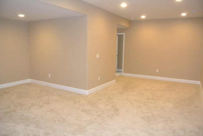 Building Photo - 5Bed/3.5Bath Home in Blackstone Country Club Community