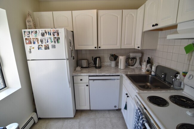 Building Photo - 24 Highland Ave