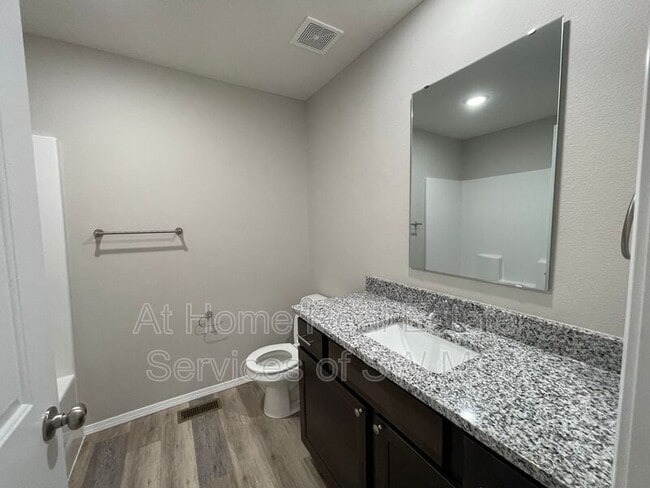 Building Photo - 656 S Southgate Dr