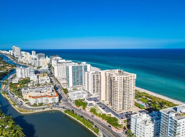 Building Photo - 2555 Collins Ave