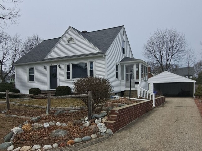 Primary Photo - Charming 4-Bedroom Home for Rent in Manche...