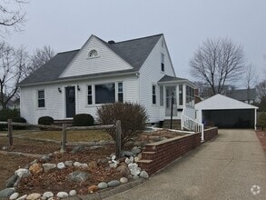 Building Photo - Charming 4-Bedroom Home for Rent in Manche...
