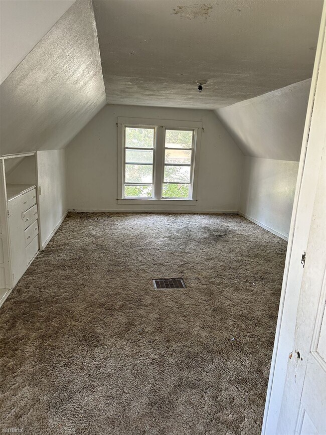 Building Photo - 2 br, 1 bath House - 1717 North Gale Avenue