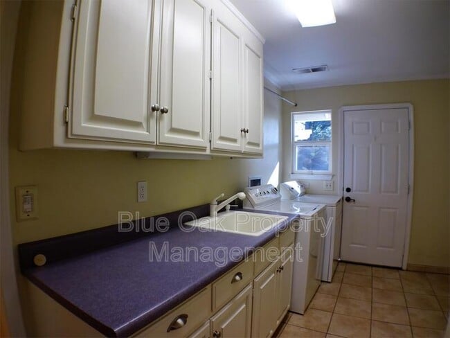 Building Photo - 38 Guynn Bridge Ct