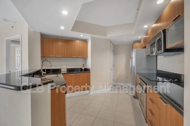 Building Photo - 241 Riverside Dr