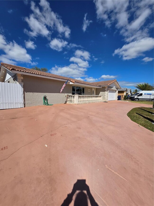 Building Photo - 10805 SW 165th Terrace