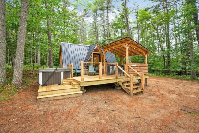 Building Photo - 154 Old County Rd