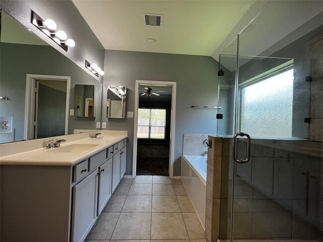 Building Photo - 20718 Laurel Rain Ct